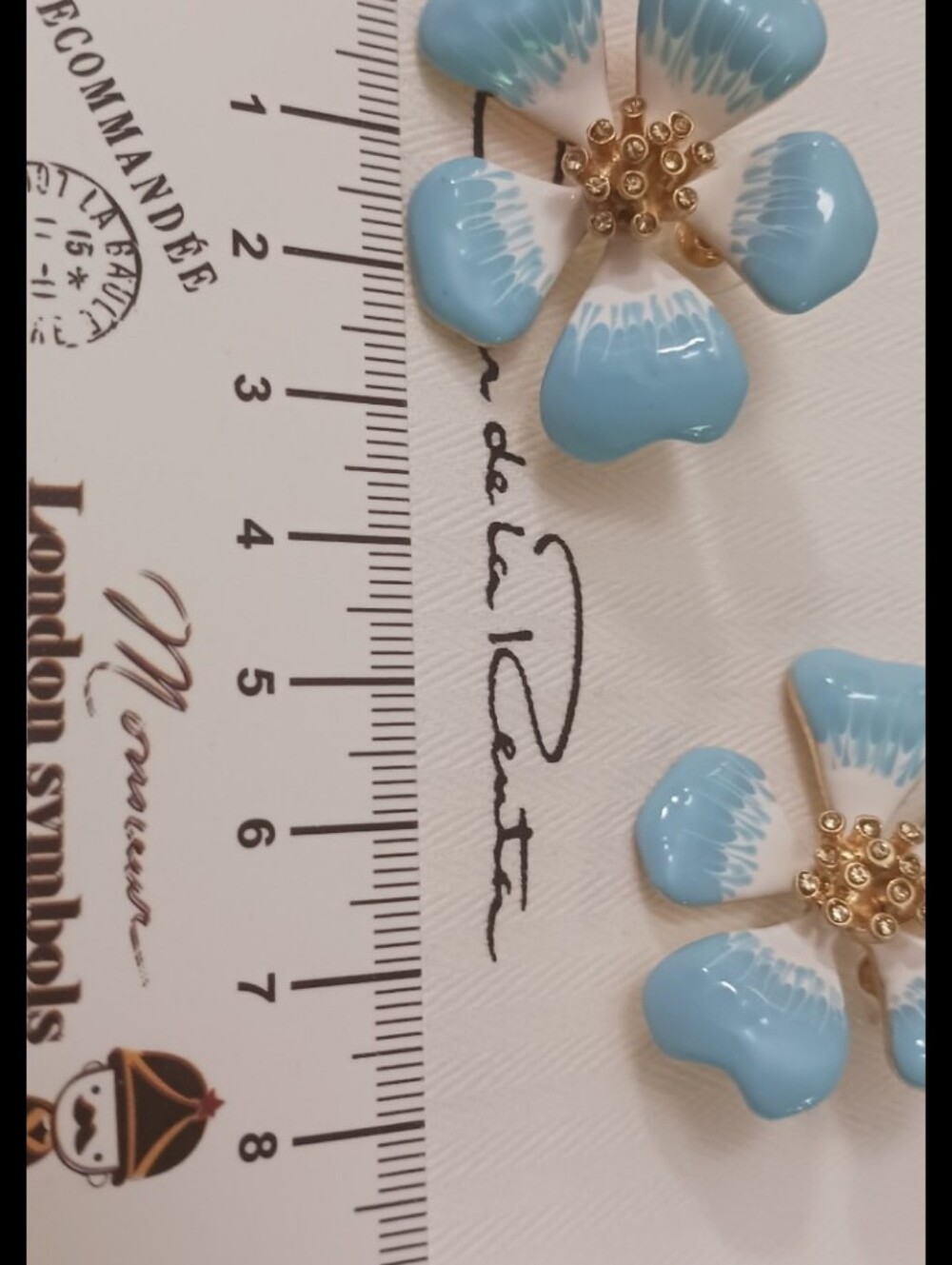 Oscar de la Renta Blue and White EARRINGS, SIGNED - Picture 3 of 7